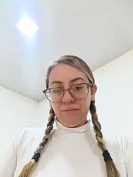 Chat +18 de miss_hanna07 ao vivo