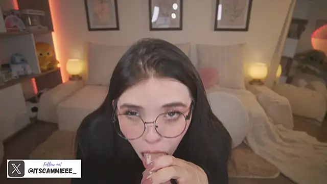 Chat +18 de itscammieee ao vivo