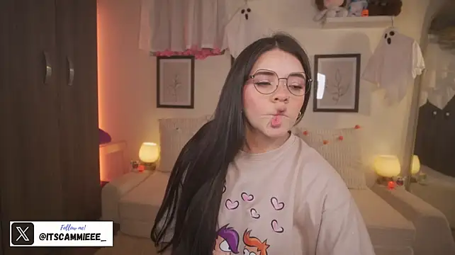 XXX chat uživo modela itscammieee