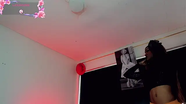 Kendall_hornyy Show in webcam