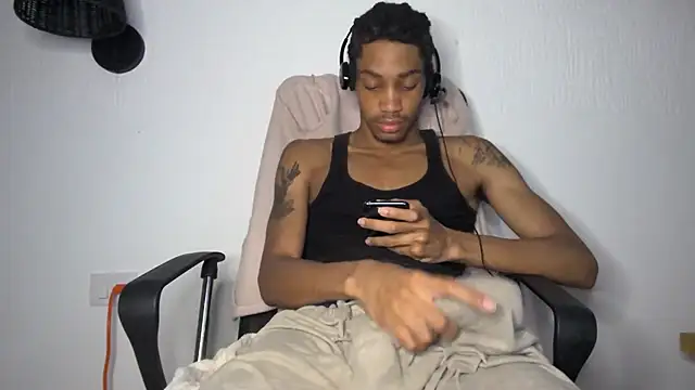 BlackBullTitus' Webcam Show