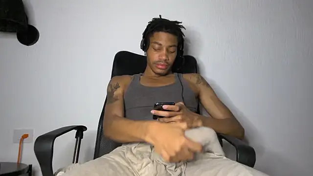 BlackBullTitus: вебкам-шоу