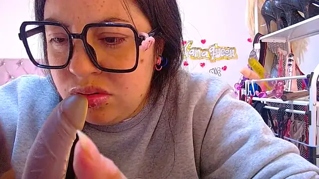 lanaqueen699n Webbikameraesitys