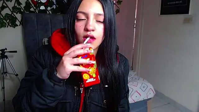 Violettasquirt: онлайн-секс-чат