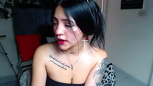 Show modela Violettasquirt na web-kameri