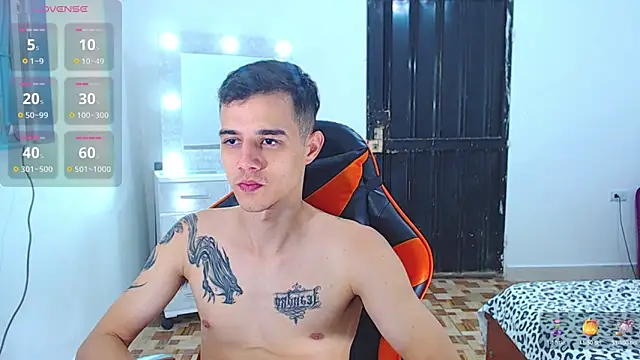 Show modela ADAM_HOT na web-kameri