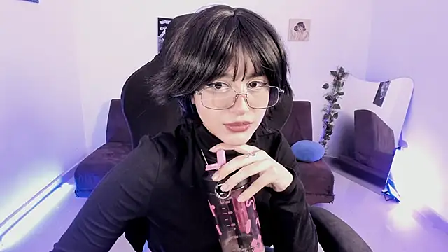lizzy-c-e-e Adlı Modelin Canlı XXX Sohbeti