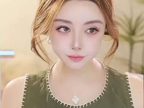 Qiaoqiao__ élő XXX-chatje