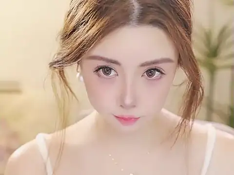 Qiaoqiao__ Adlı Modelin Canlı XXX Sohbeti