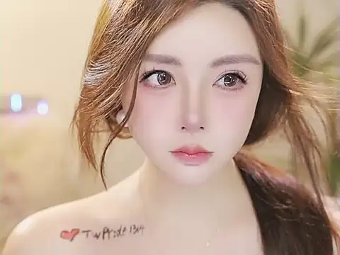 Qiaoqiao__'s Webcam Show