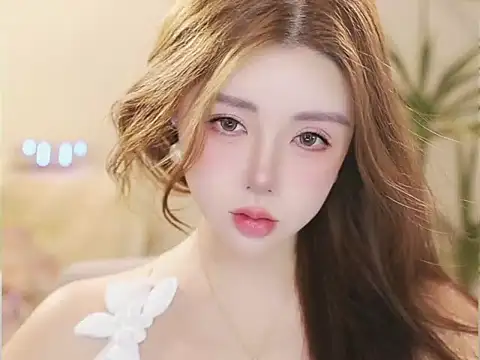 Qiaoqiao__ Adlı Modelin Canlı XXX Sohbeti