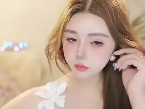 Qiaoqiao__ Adlı Modelin Canlı XXX Sohbeti