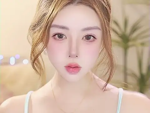 Qiaoqiao__ Adlı Modelin Canlı XXX Sohbeti