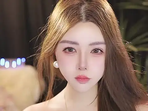 Qiaoqiao__ XXX чат на живо