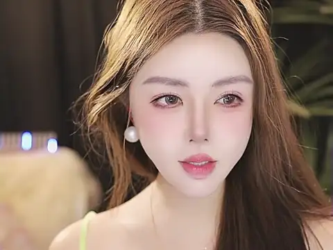 Qiaoqiao__ Adlı Modelin Canlı XXX Sohbeti