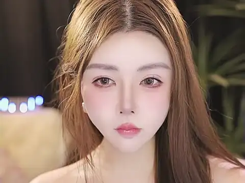 Qiaoqiao__ Adlı Modelin Canlı XXX Sohbeti