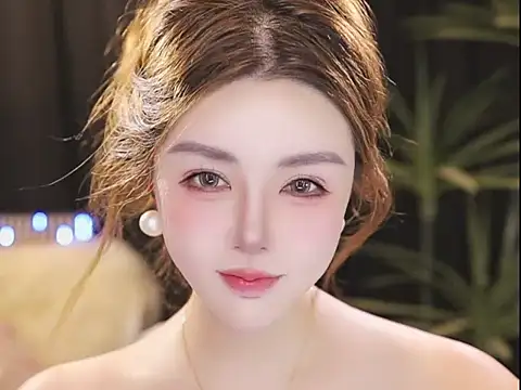 Qiaoqiao__ XXX чат на живо