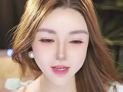 Qiaoqiao__ Adlı Modelin Canlı XXX Sohbeti