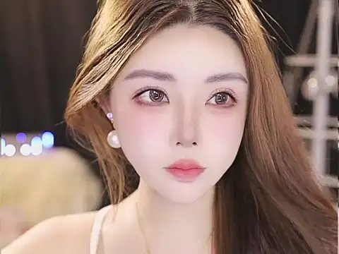 Qiaoqiao__ élő XXX-chatje