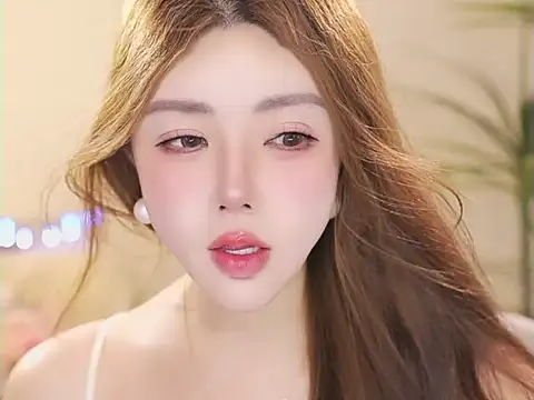 Qiaoqiao__ Adlı Modelin Canlı XXX Sohbeti
