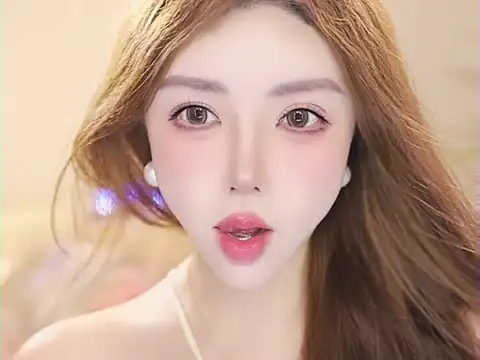 Qiaoqiao__ Adlı Modelin Canlı XXX Sohbeti