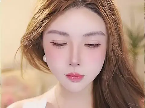 Qiaoqiao__ Adlı Modelin Canlı XXX Sohbeti