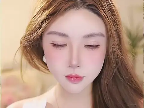 Qiaoqiao__'s Live Chat Room
