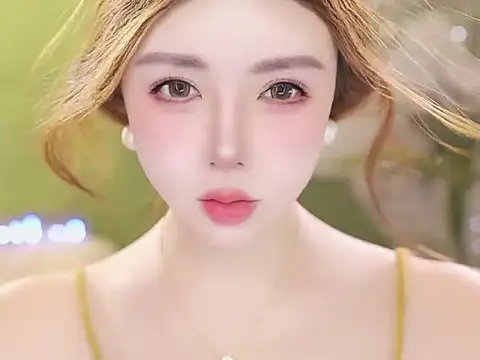 Qiaoqiao__ Adlı Modelin Canlı XXX Sohbeti