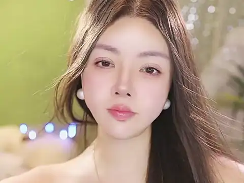 Qiaoqiao__ Adlı Modelin Canlı XXX Sohbeti