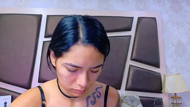 Chat +18 de NicoleEsposito ao vivo