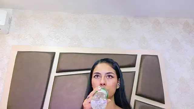 دردشة NicoleEsposito الجنسية المباشرة