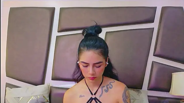 Chat +18 de NicoleEsposito ao vivo