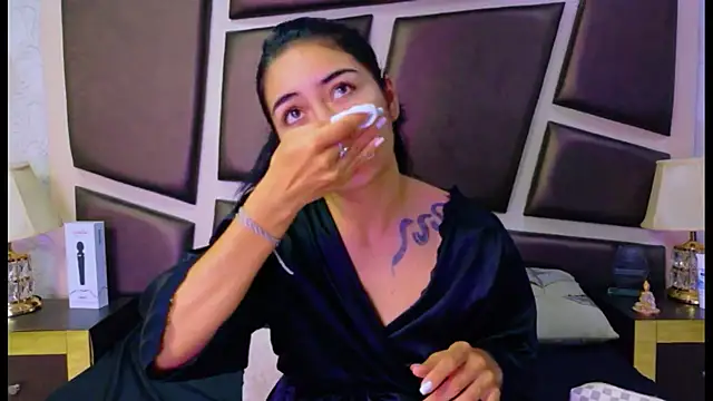 دردشة NicoleEsposito الجنسية المباشرة