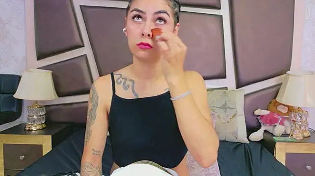 Pertunjukan Kamera Web NicoleEsposito