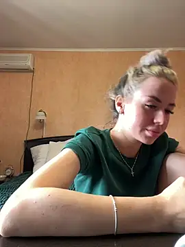 BettiVance: вебкам-шоу