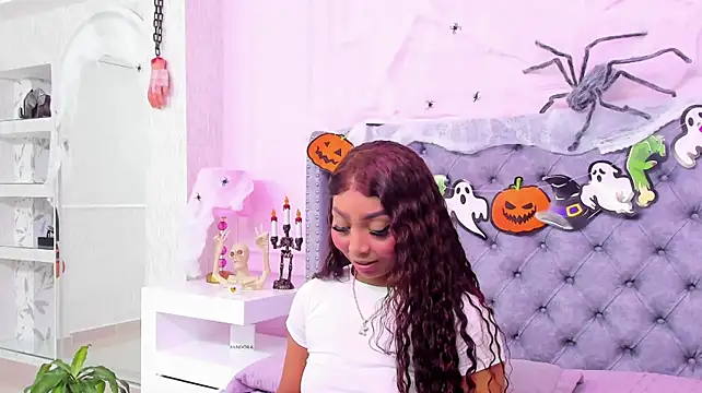 HaileeRoberts Live XXX-Chat
