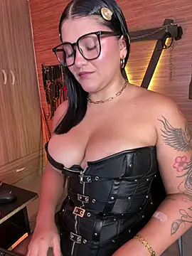 Živý XXX chat yey_bdsm