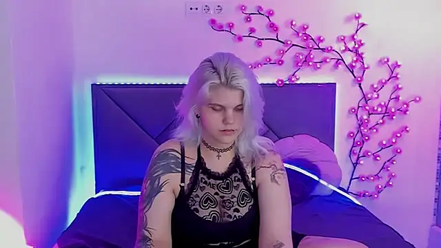 JoannLowe Chat XXX in diretta