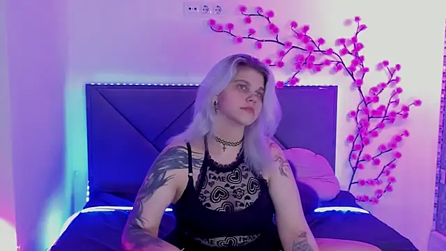 JoannLowe's Live XXX Chat