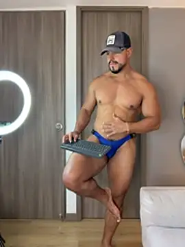 Show modela ApoloMakris na web-kameri