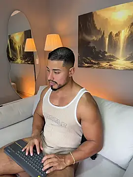 Show modela ApoloMakris na web-kameri