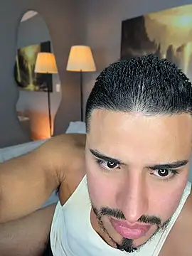 ApoloMakris Show in webcam