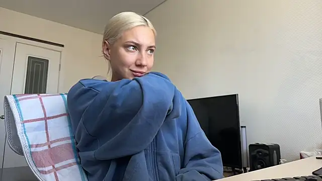 Pokazy przed kamerką – AnneBall