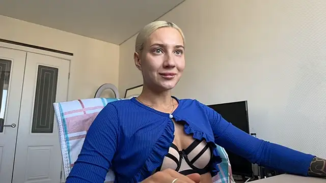 AnneBall Pertunjukan Webcam