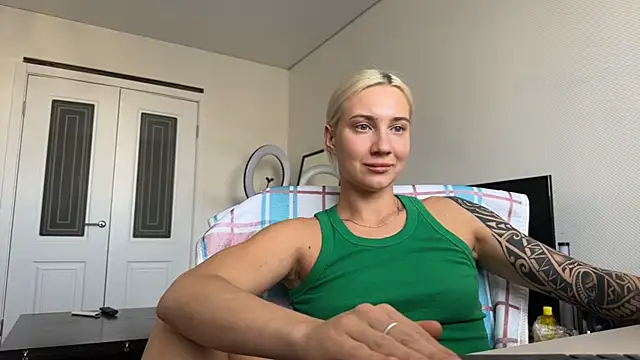 AnneBall Show in webcam