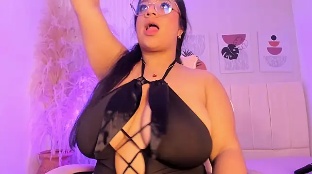 samatha_collins Show in webcam