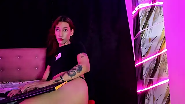 Show modela khandyzBlum na web-kameri