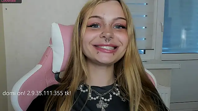 Chat XXX en directo de shy_melony