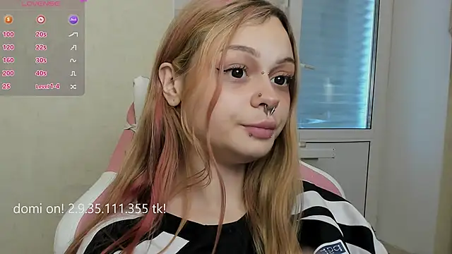 MelonyEmo Show in webcam