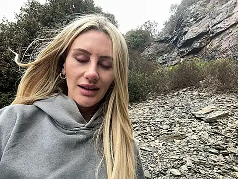 Pokazy przed kamerką – Elsa_24